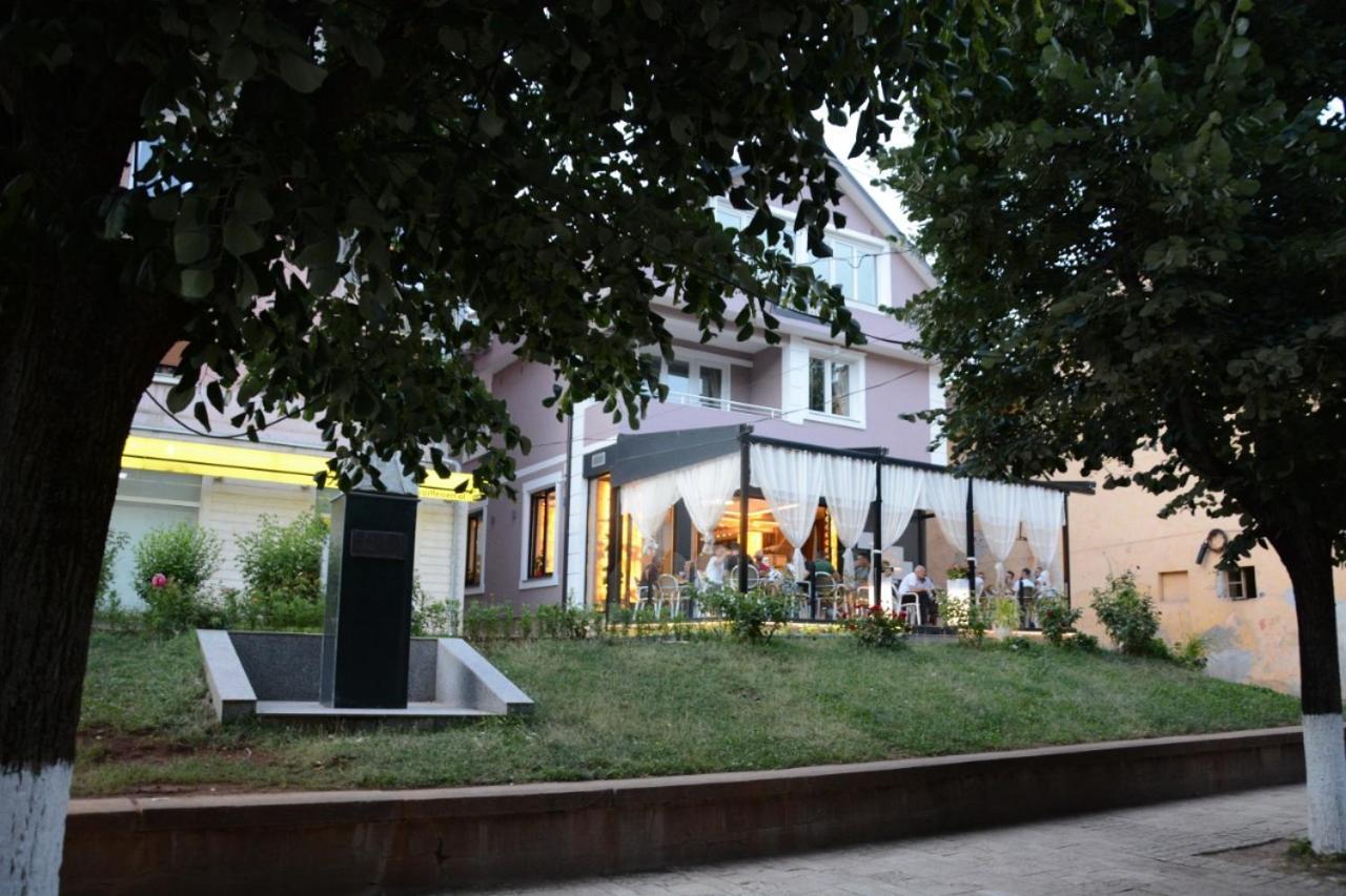 Royal Hotel Peshkopi Albania Exterior photo